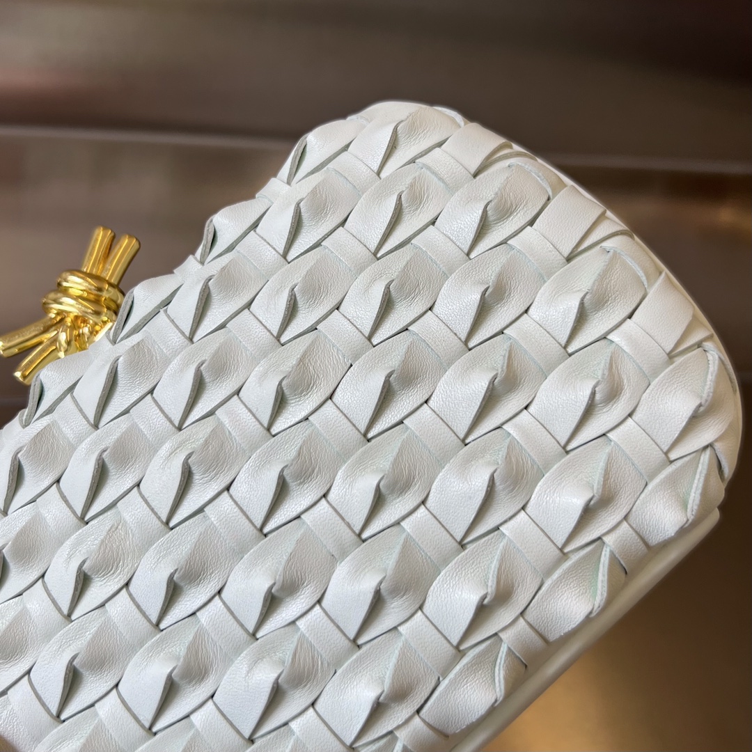 Knot Padded Intreccio Leather Clutch White